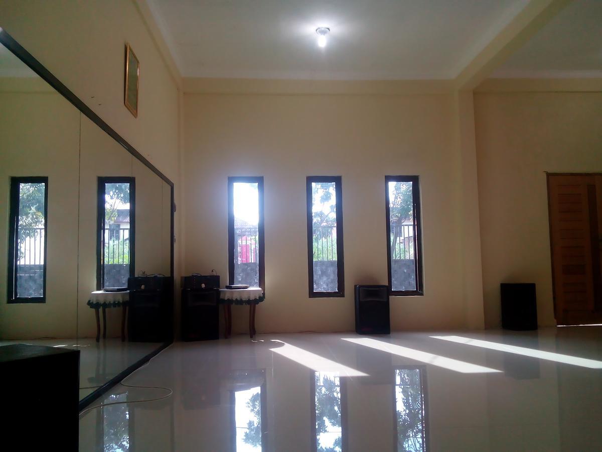 Pondok Cemara Hotell Medan Exteriör bild